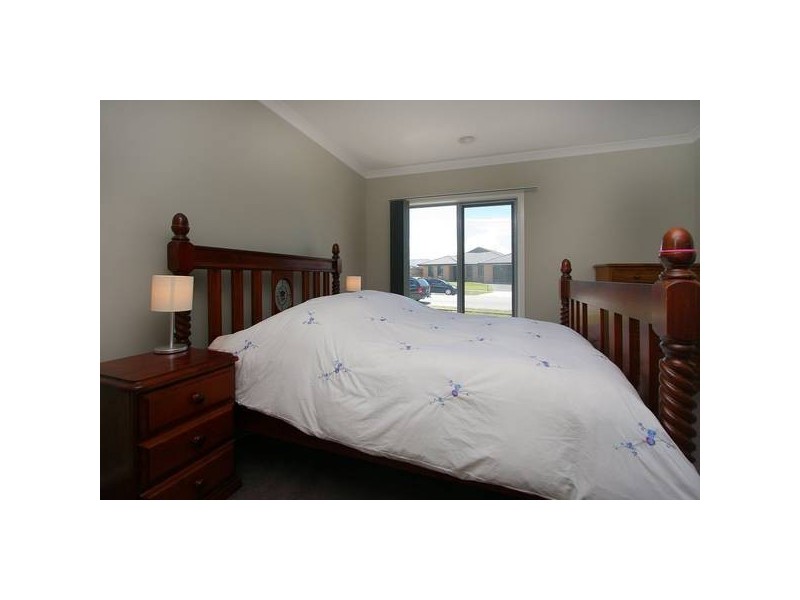 7 Alpine Heath Way, Lyndhurst VIC 3975