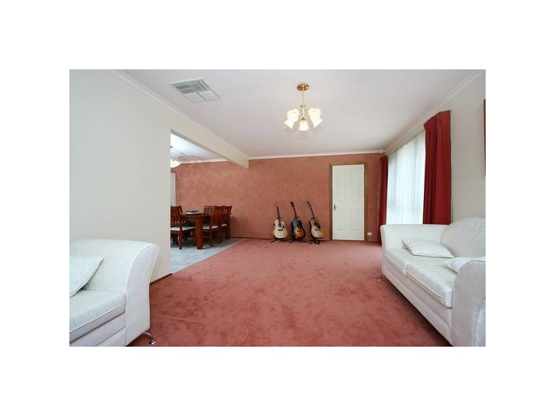 27 Hampton Drive, Hampton Park VIC 3976