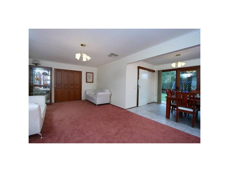 27 Hampton Drive, Hampton Park VIC 3976
