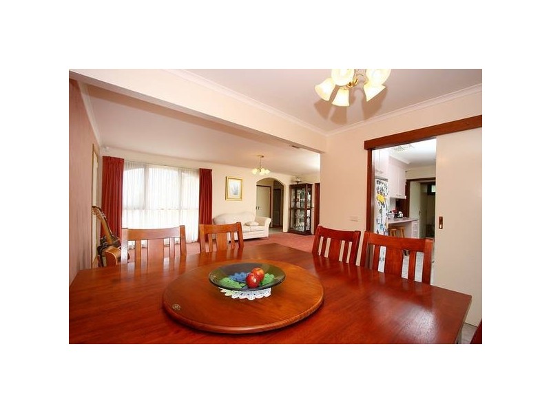 27 Hampton Drive, Hampton Park VIC 3976