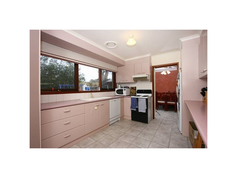 27 Hampton Drive, Hampton Park VIC 3976