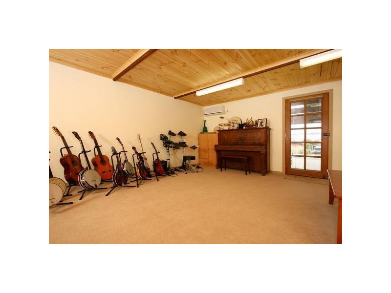 27 Hampton Drive, Hampton Park VIC 3976