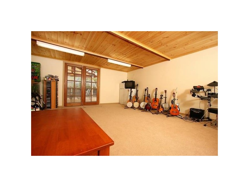 27 Hampton Drive, Hampton Park VIC 3976