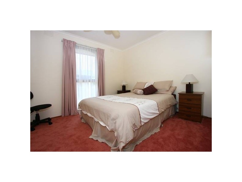 27 Hampton Drive, Hampton Park VIC 3976
