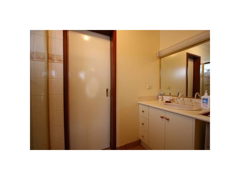 27 Hampton Drive, Hampton Park VIC 3976