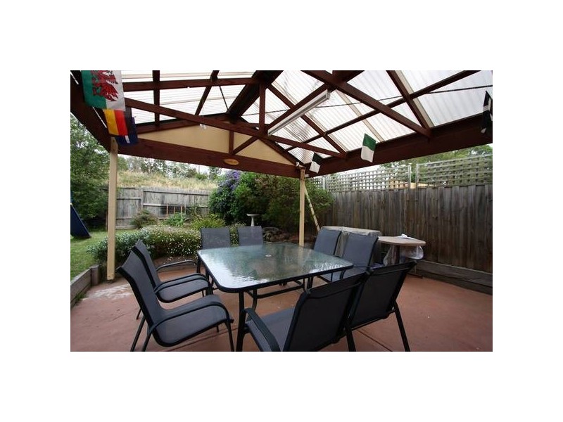 27 Hampton Drive, Hampton Park VIC 3976