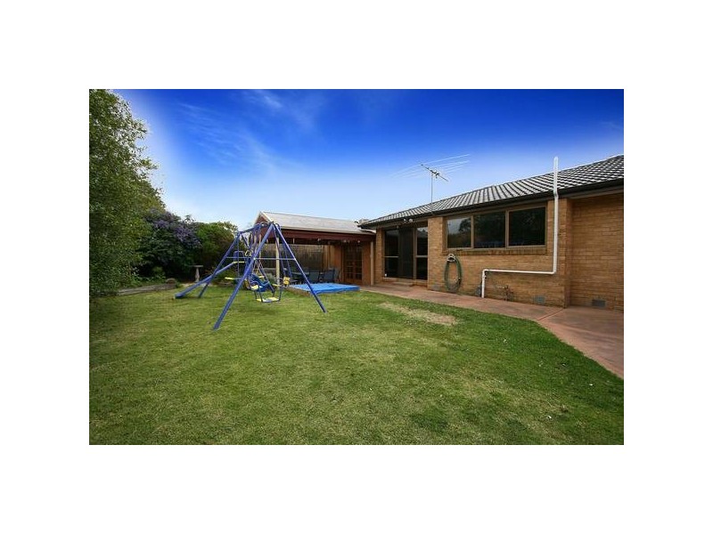 27 Hampton Drive, Hampton Park VIC 3976