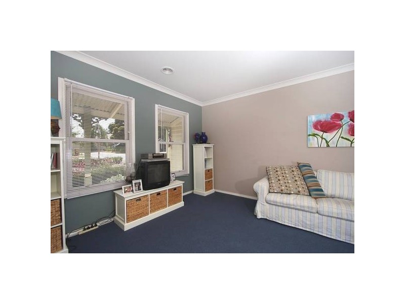 27 Caversham Terrace, Lynbrook VIC 3975
