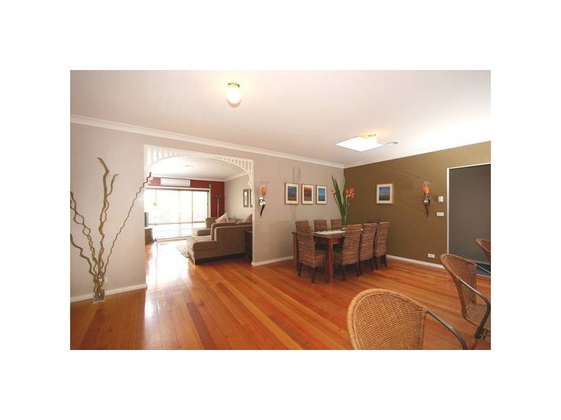 27 Caversham Terrace, Lynbrook VIC 3975