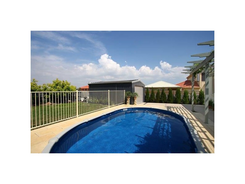 27 Caversham Terrace, Lynbrook VIC 3975