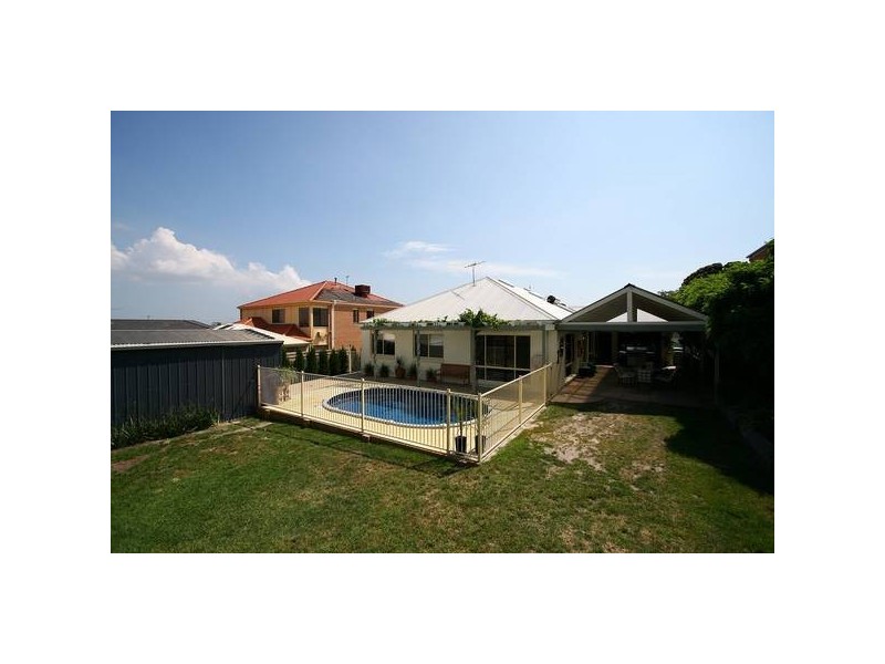 27 Caversham Terrace, Lynbrook VIC 3975