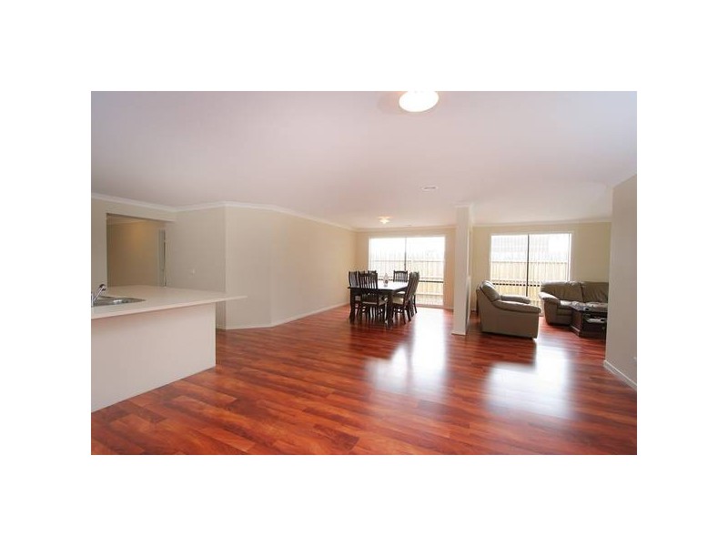 156 Paterson Drive, Lynbrook VIC 3975