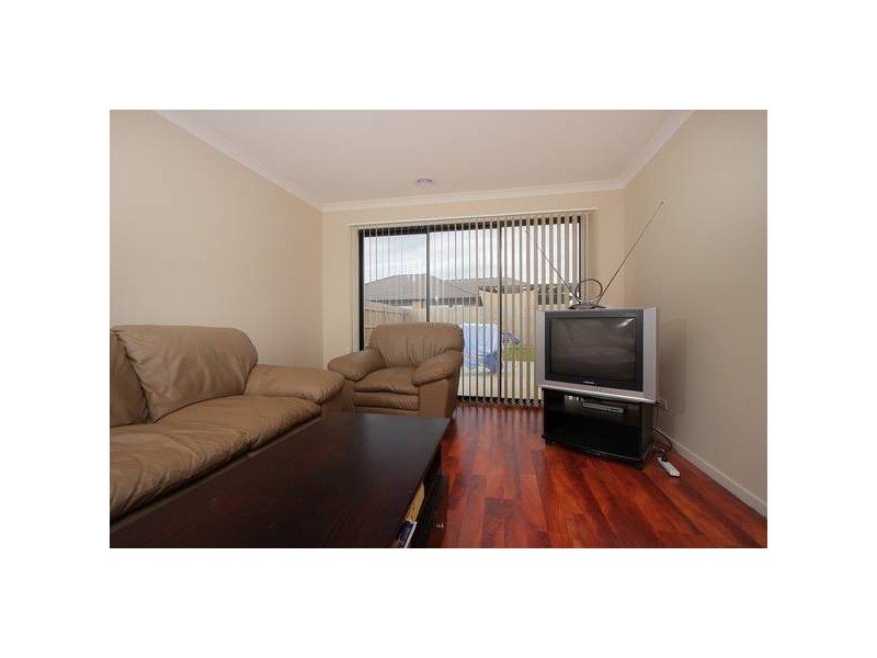 156 Paterson Drive, Lynbrook VIC 3975