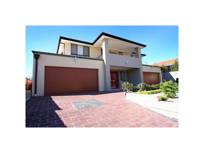 2 Tembie Rise, Lynbrook VIC 3975
