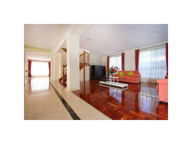 2 Tembie Rise, Lynbrook VIC 3975