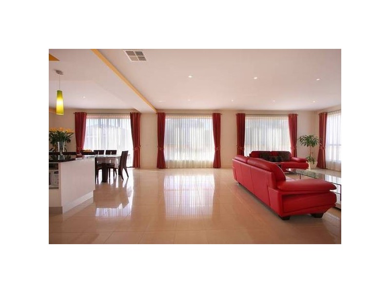 2 Tembie Rise, Lynbrook VIC 3975