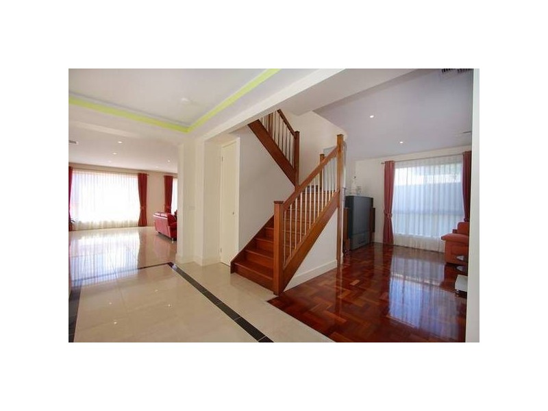 2 Tembie Rise, Lynbrook VIC 3975