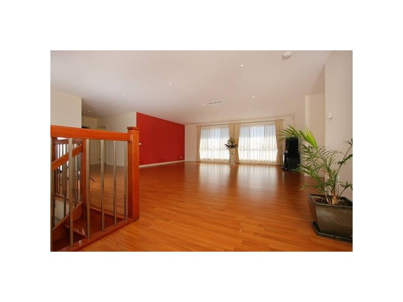 2 Tembie Rise, Lynbrook VIC 3975