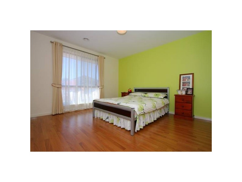 2 Tembie Rise, Lynbrook VIC 3975