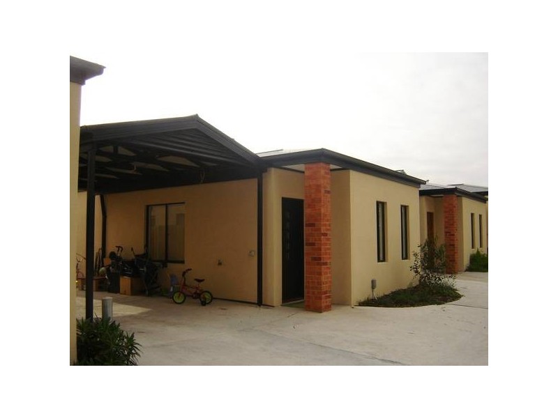 2/4 Hayes Road, Hampton Park VIC 3976