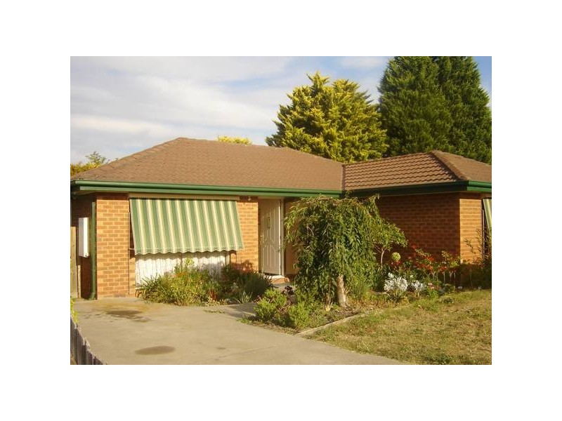 4 Isaac Edey Place, Hampton Park VIC 3976