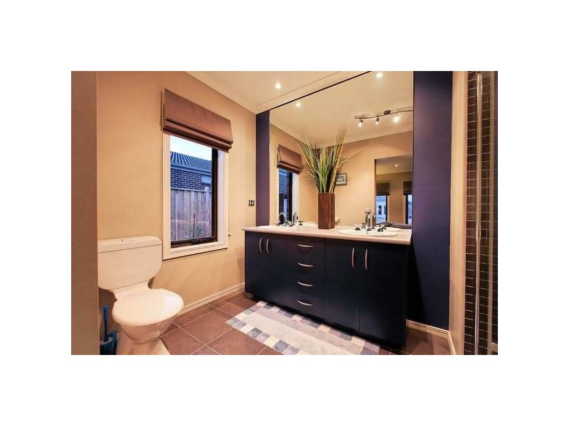 18 Alpine Heath Way, Lyndhurst VIC 3975