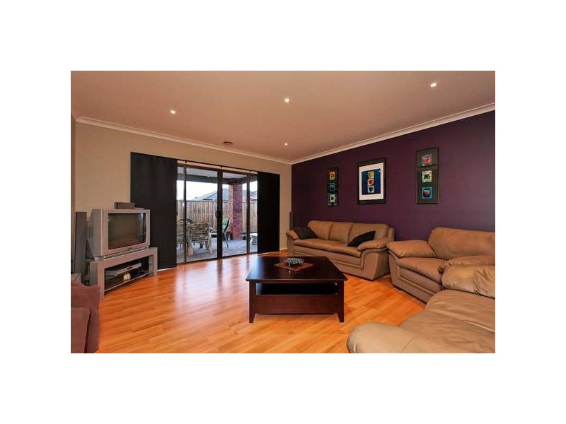 18 Alpine Heath Way, Lyndhurst VIC 3975