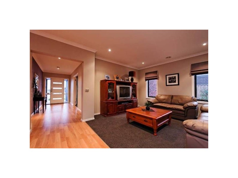 18 Alpine Heath Way, Lyndhurst VIC 3975