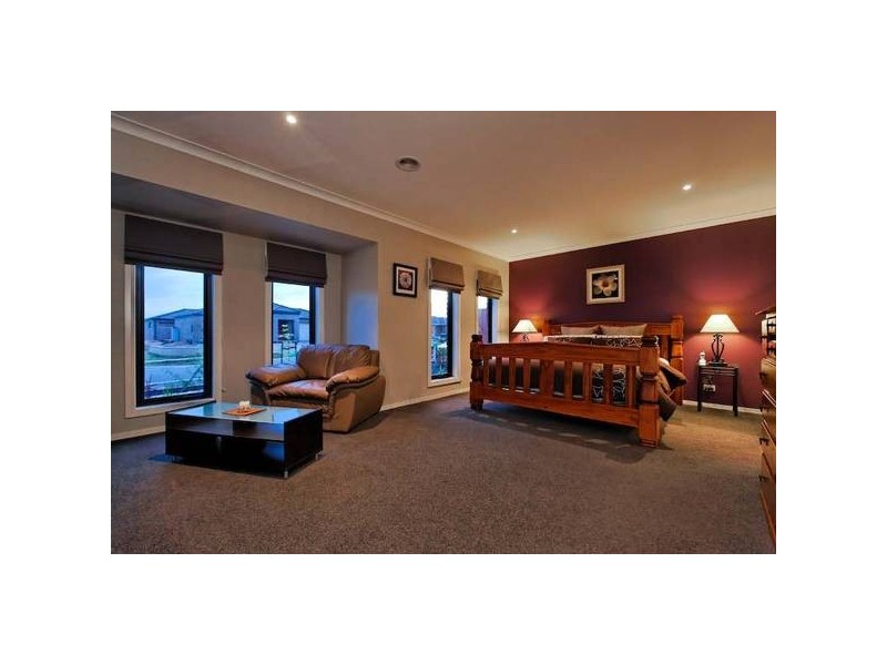 18 Alpine Heath Way, Lyndhurst VIC 3975