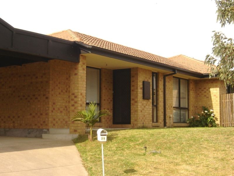 25 Dutton Close, Lynbrook VIC 3975