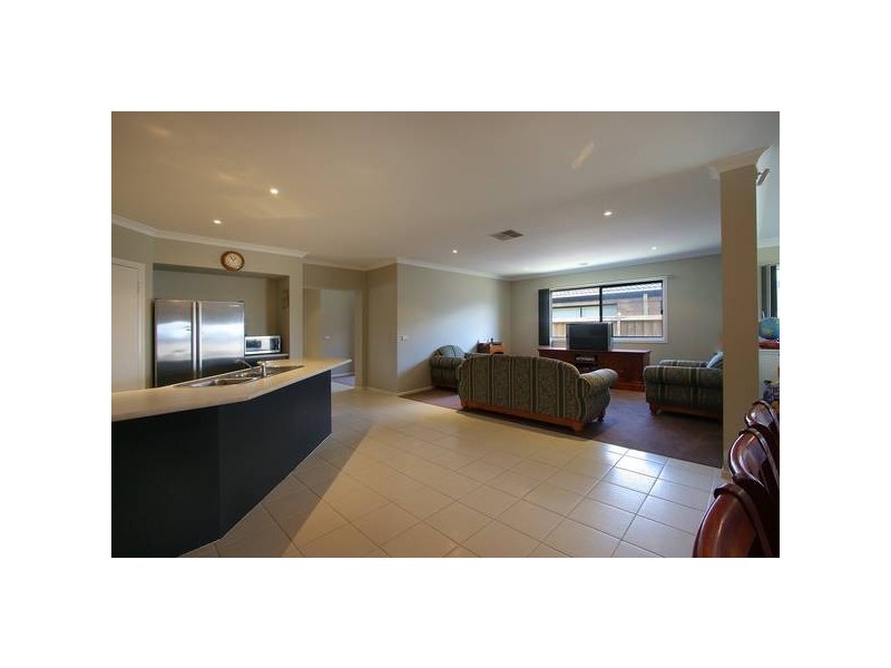 7 Alpine Heath Way, Lyndhurst VIC 3975