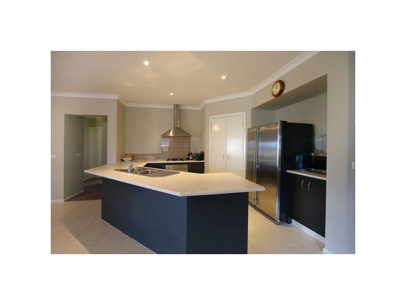 7 Alpine Heath Way, Lyndhurst VIC 3975