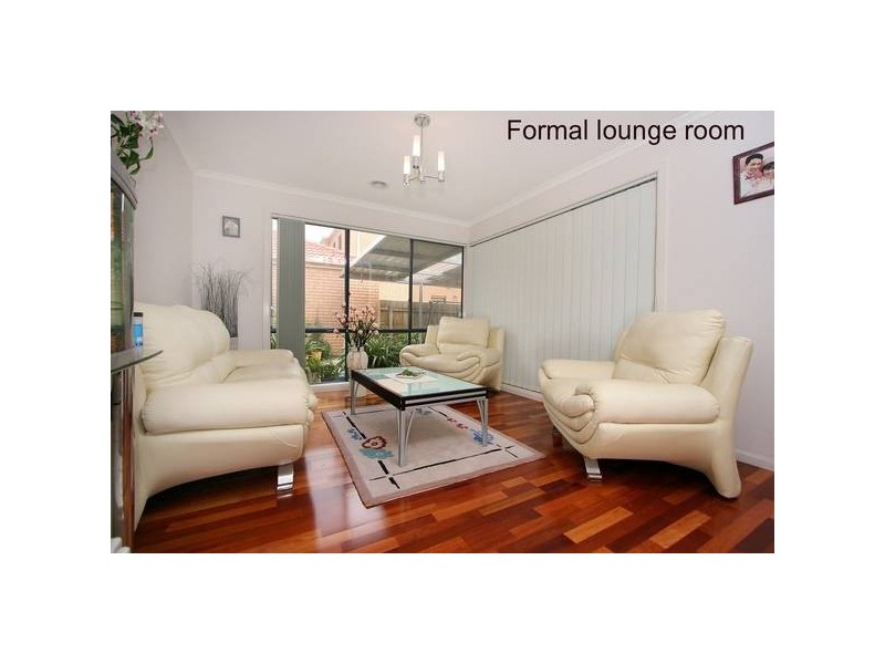 4 Carboni Crescent, Lynbrook VIC 3975