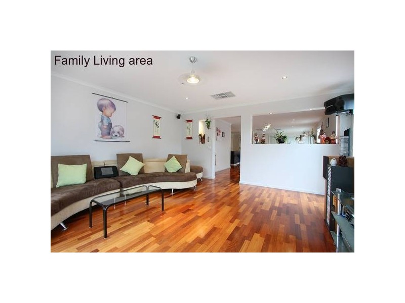 4 Carboni Crescent, Lynbrook VIC 3975