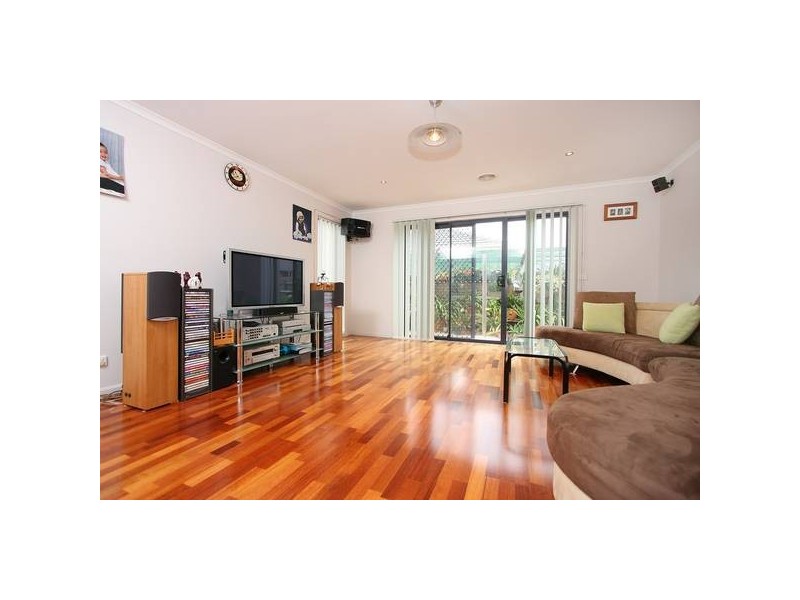 4 Carboni Crescent, Lynbrook VIC 3975