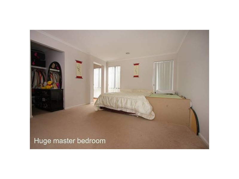 4 Carboni Crescent, Lynbrook VIC 3975