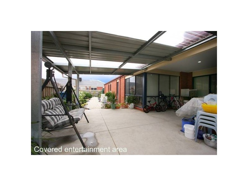 4 Carboni Crescent, Lynbrook VIC 3975