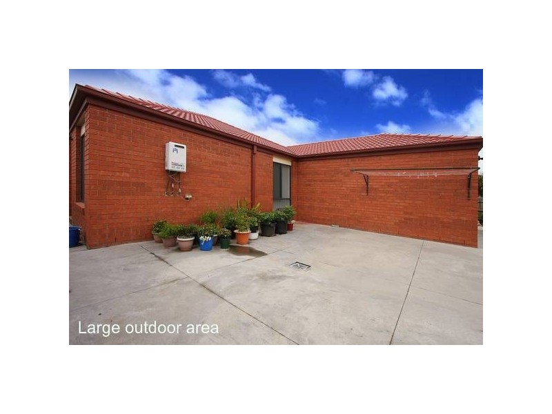 4 Carboni Crescent, Lynbrook VIC 3975