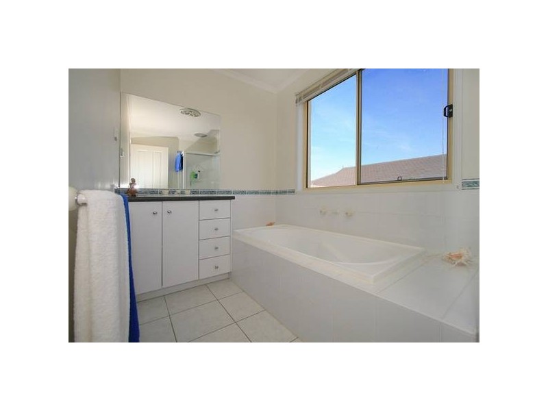 87 Hutchinson Drive, Lynbrook VIC 3975