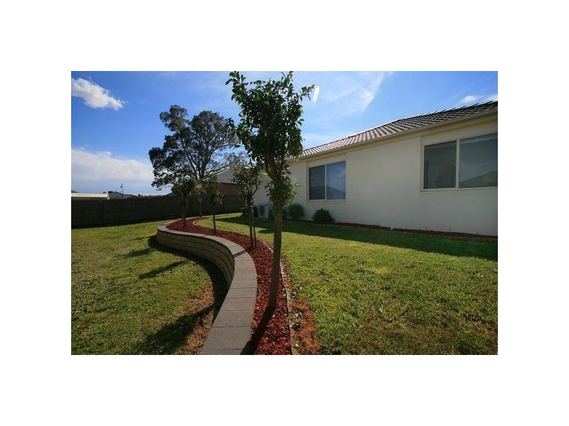 87 Hutchinson Drive, Lynbrook VIC 3975