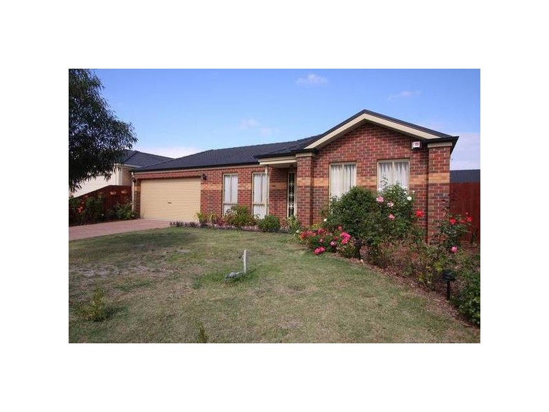 2 McKern Place, Lynbrook VIC 3975
