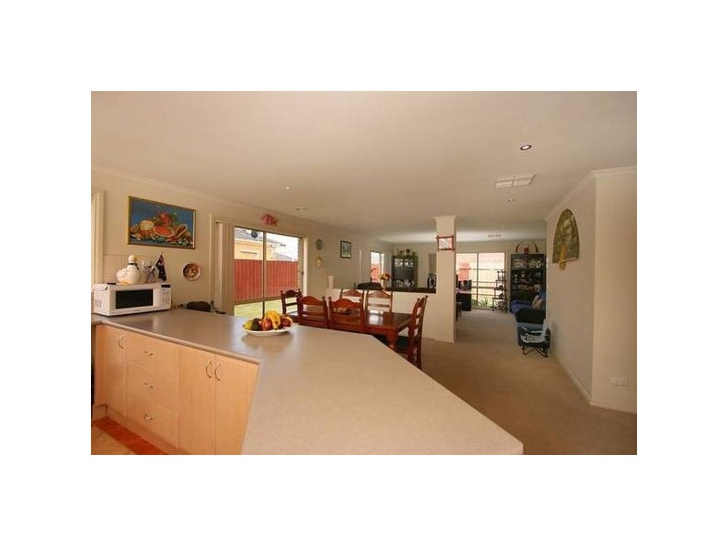 2 McKern Place, Lynbrook VIC 3975