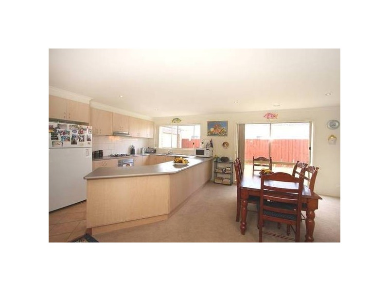 2 McKern Place, Lynbrook VIC 3975