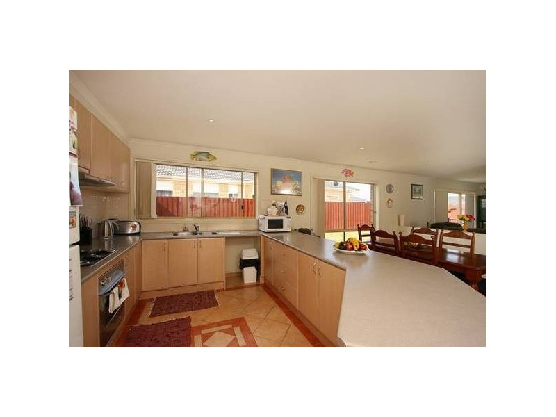 2 McKern Place, Lynbrook VIC 3975