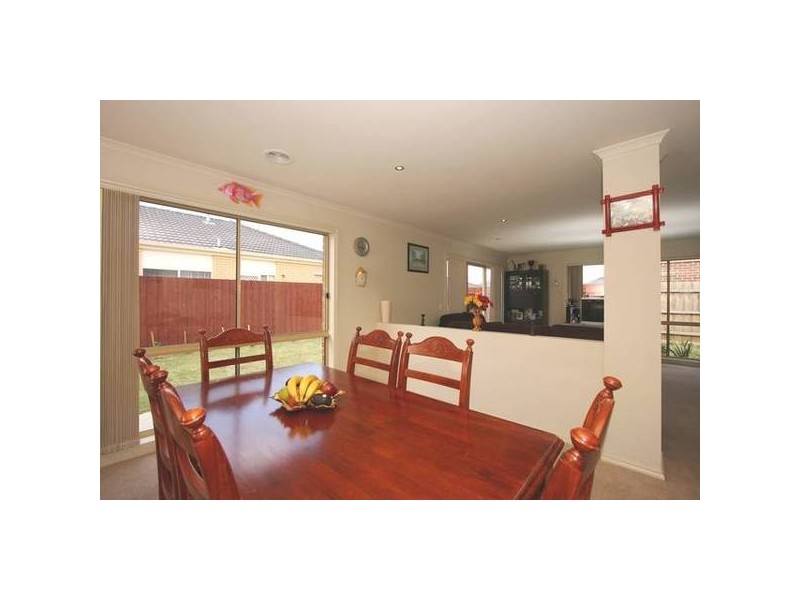 2 McKern Place, Lynbrook VIC 3975