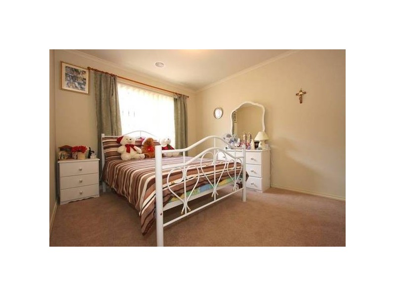 2 McKern Place, Lynbrook VIC 3975