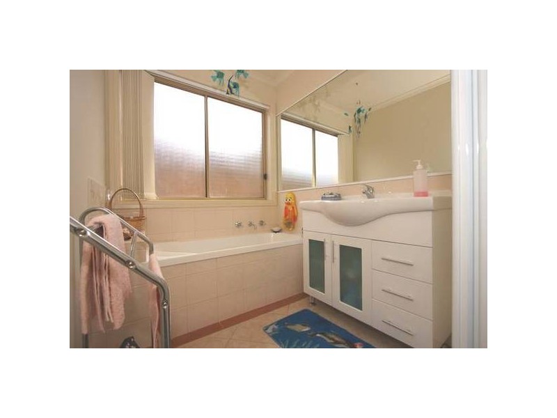 2 McKern Place, Lynbrook VIC 3975