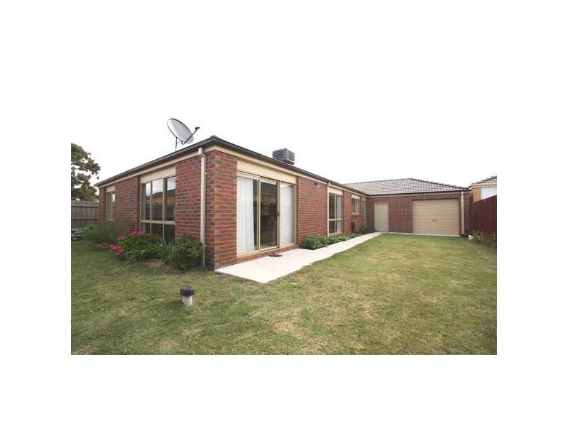 2 McKern Place, Lynbrook VIC 3975