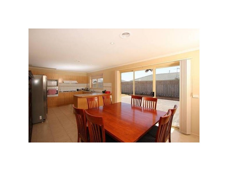 39 Oakland Drive, Hampton Park VIC 3976