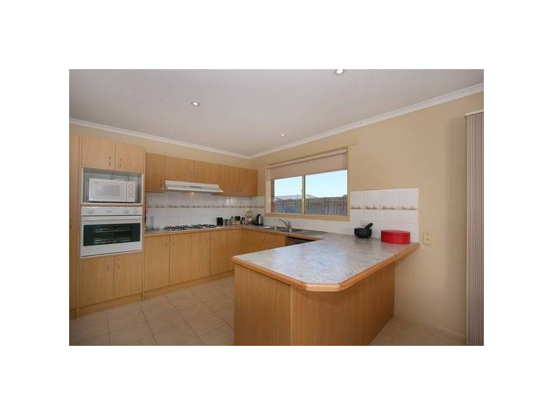 39 Oakland Drive, Hampton Park VIC 3976